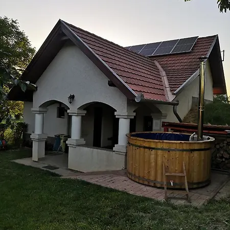 Istvan Pince Vendeghaz بيت ضيافة