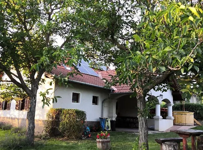 Istvan Pince Vendeghaz