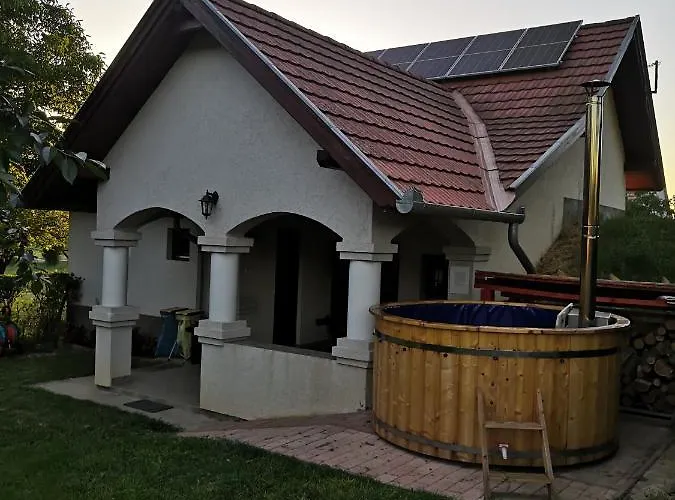 Istvan Pince Vendeghaz Гостевой дом